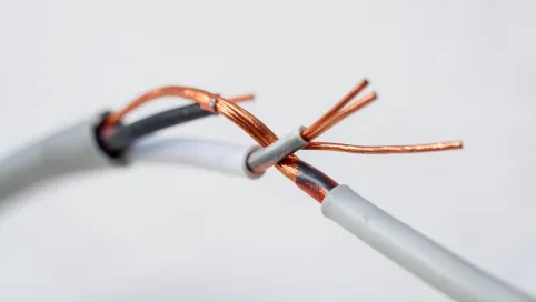 Jak połączyć dwa przewody elektryczne