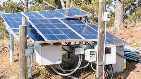 Czy instalacja offgrid jest połączona z siecią elektroenergetyczną