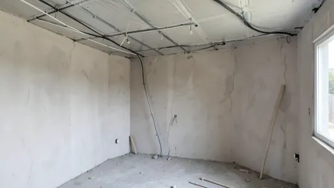 Czy stan surowy zamknięty obejmuje instalacje