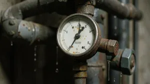 dlaczego spada ciśnienie w instalacji co