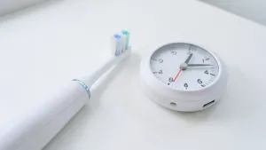 Jak długo myć zęby szczoteczką elektryczną