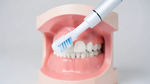 Jak myć zęby szczoteczką elektryczną