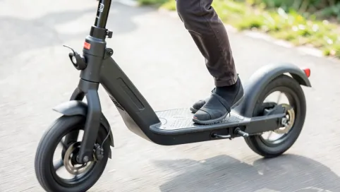 Jak nauczyć się jeździć na hulajnodze elektrycznej