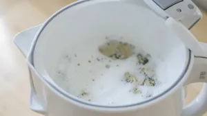 Jak odkamienić czajnik elektryczny sodą