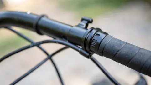 Jak sprawdzić manetkę w rowerze elektrycznym