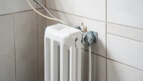 Jak zamontować grzejnik łazienkowy elektryczny