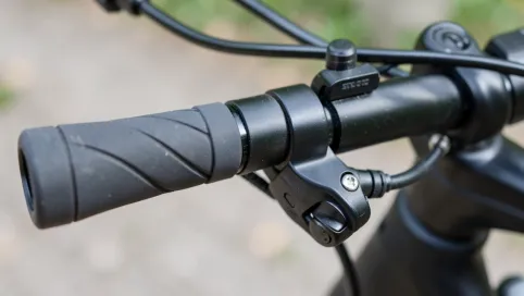 Jak zamontować manetka gazu w rowerze elektrycznym