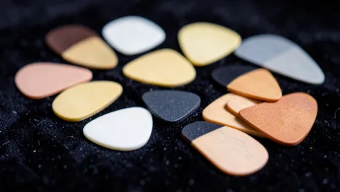 Jaka kostka do gitary elektrycznej