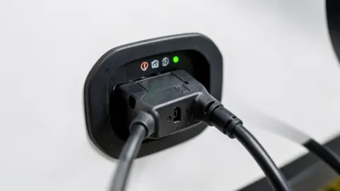 Jakim prądem najlepiej ładować samochód elektryczny