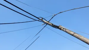 Na jakiej wysokości kable elektryczne